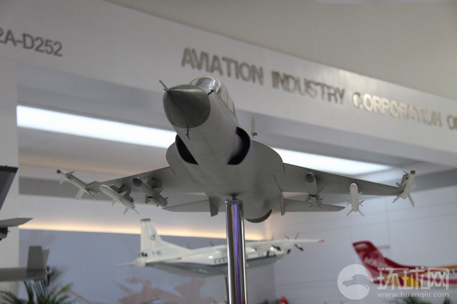 Salon du Bourget : la Chine présente son chasseur FC-1 Xiaolong 