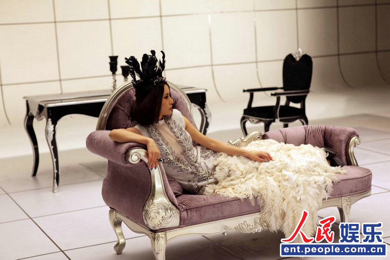 Shang Wenjie à Hong Kong pour le tournage du clip Paint My World