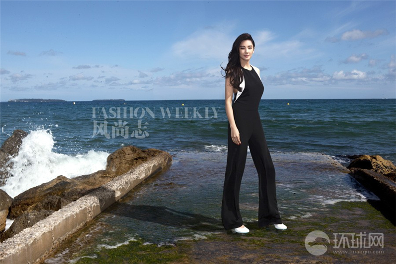 Zhang Yuqi fait la une du magazine Fashion Weekly
