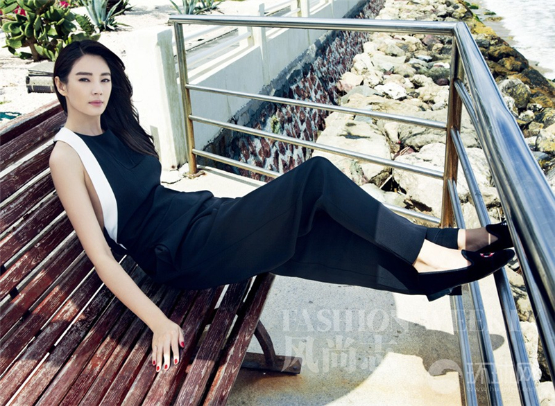 Zhang Yuqi fait la une du magazine Fashion Weekly