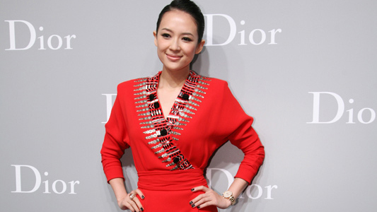 Zhang Ziyi assiste au défilé de la Fashion Week de Paris