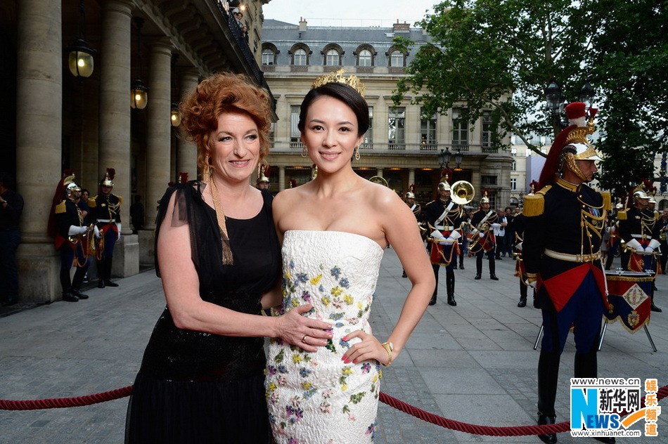 Zhang Ziyi assiste au grand bal de la Comédie Française