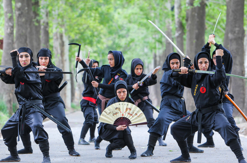 Gare aux femmes ninja...iraniennes