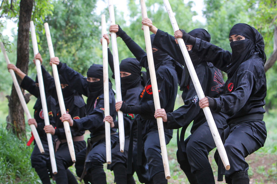Gare aux femmes ninja...iraniennes