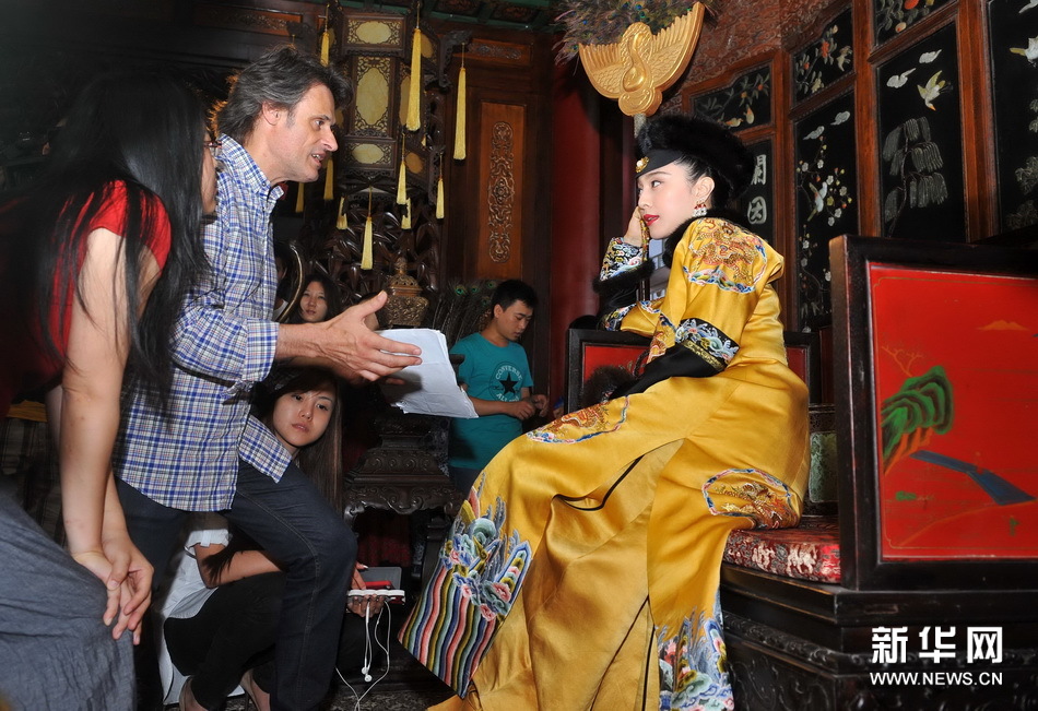 Photos de tournage : Fan Bingbing en impératrice pour le nouveau film de Charles de Meaux