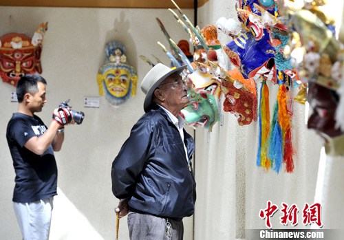 Exposition de masques tibétains à Lhassa