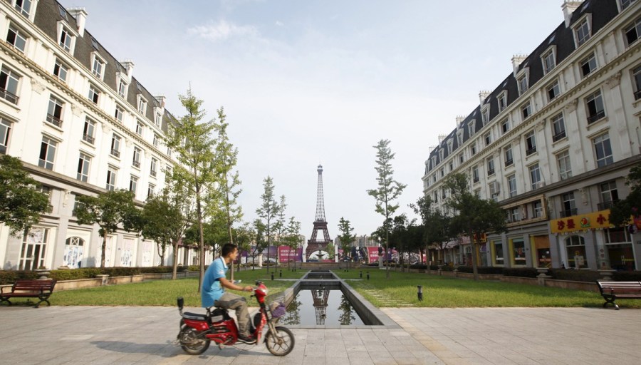 En Chine, le « petit Paris » est une ville fantôme