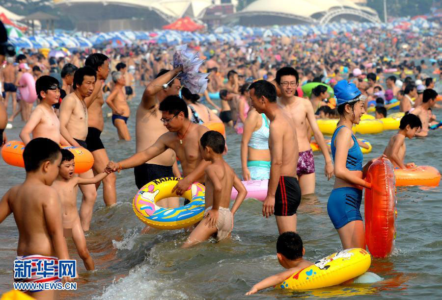 Canicule en Chine : 400 000 personnes sur la plage de Qingdao