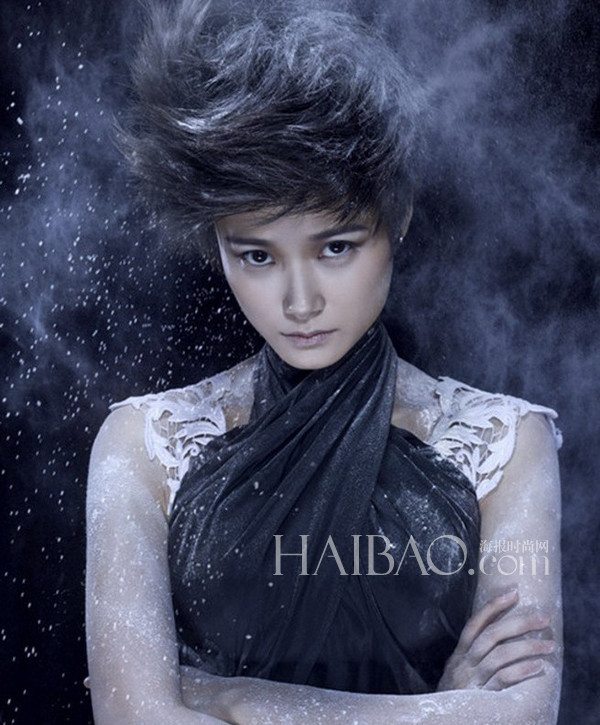 Riccardo Tisci de Givenchy habillera la chanteuse Li Yuchun