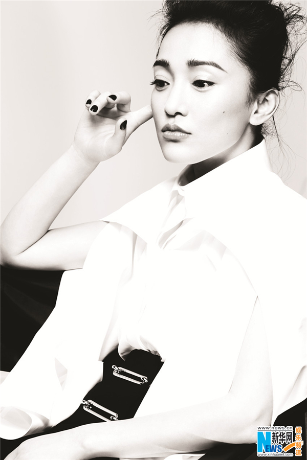 Zhou Xun pose pour Madame Figaro