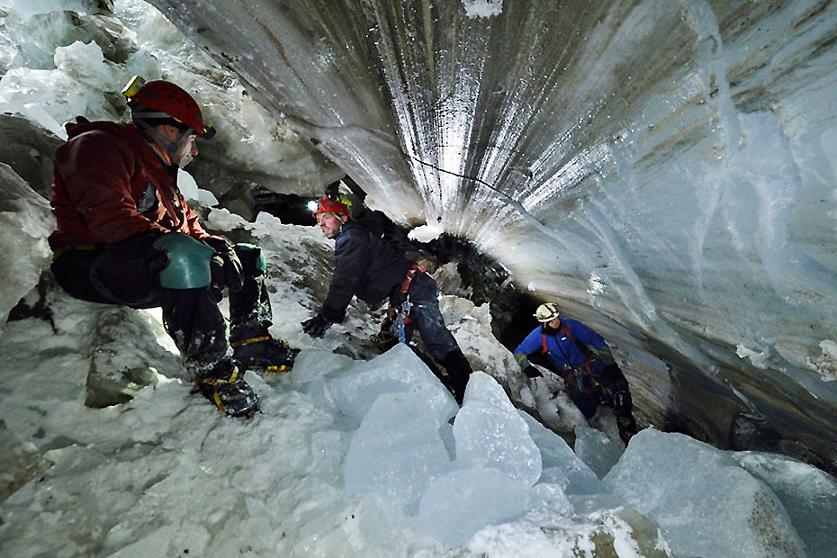 En images : une caverne de glace merveilleuse