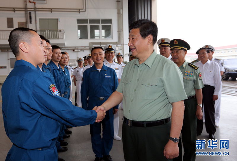 Xi Jinping visite le premier porte-avions chinois et assiste à un entraînement