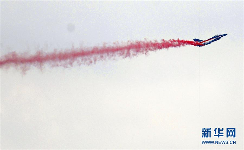 Les représentations aériennes spectaculaires des J-10 au Salon aéronautique de Moscou