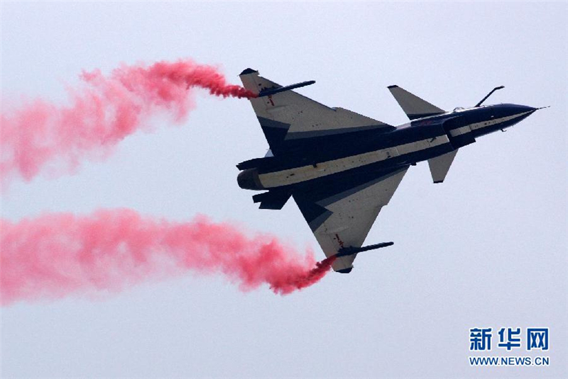 Les représentations aériennes spectaculaires des J-10 au Salon aéronautique de Moscou