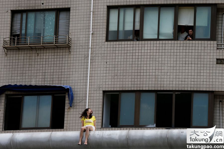 Shanghai : une jeune femme tente de se suicider après une mammoplastie ratée Shanghai : une jeune femme tente de se suicider après une mammoplastie ratée