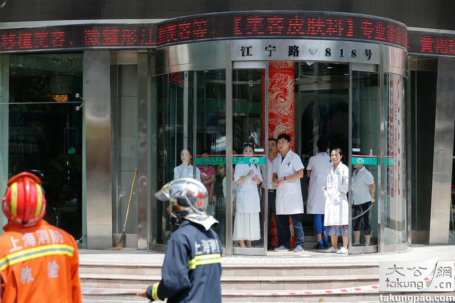 Shanghai : une jeune femme tente de se suicider après une mammoplastie ratée