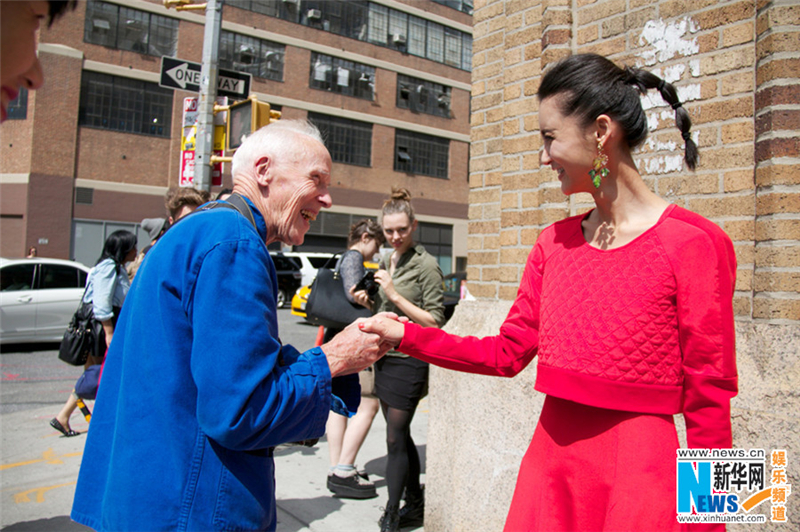 Zhang Xinyi rencontre le photographe de mode Bill Cunningham