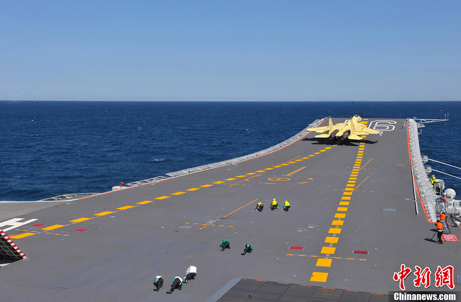 Le retour du porte-avions chinois au port de Qingdao