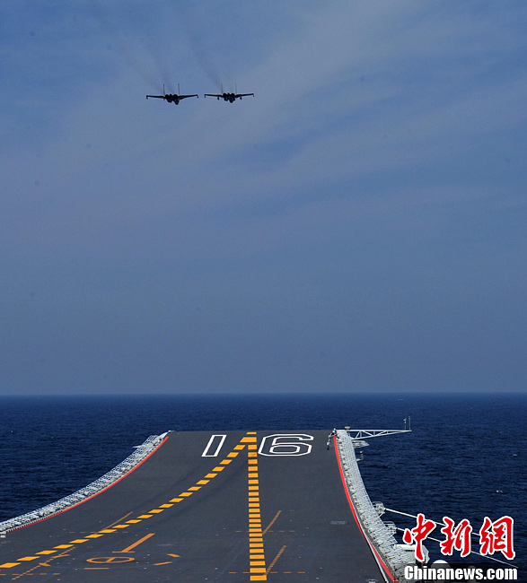 Le retour du porte-avions chinois au port de Qingdao