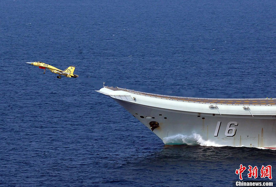 Le retour du porte-avions chinois au port de Qingdao