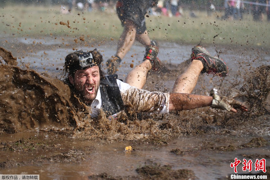 France : Mud Day, une course déjantée dans la boue