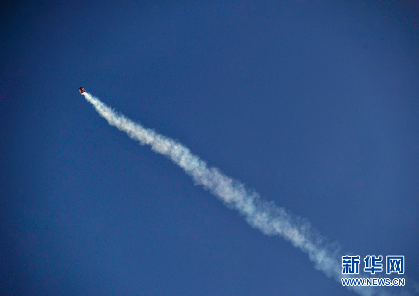 Vol en wingsuit au 15e Salon aéronautique de Beijing