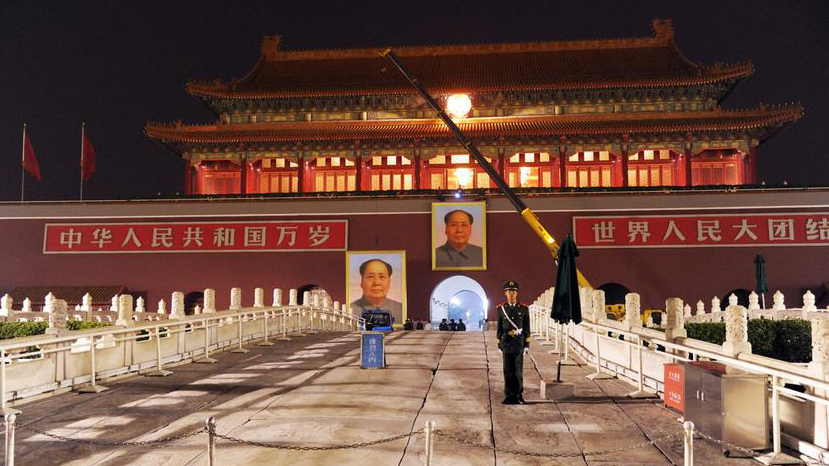 La place Tian'anmen s'offre un nouveau portrait de Mao Zedong