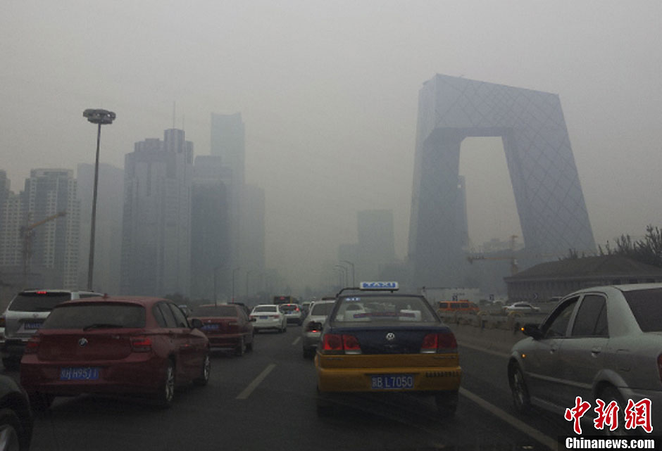 Pollution : Beijing à nouveau plongé dans le smog.