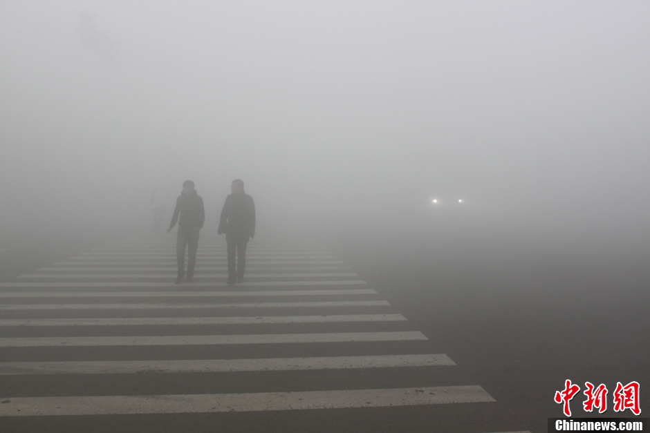 Pollution : un épais smog paralyse la ville de Harbin en Chine