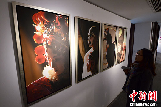 L'écrivain taiwanais Bai Xianyong à l'exposition « Le Pavillon aux pivoines »