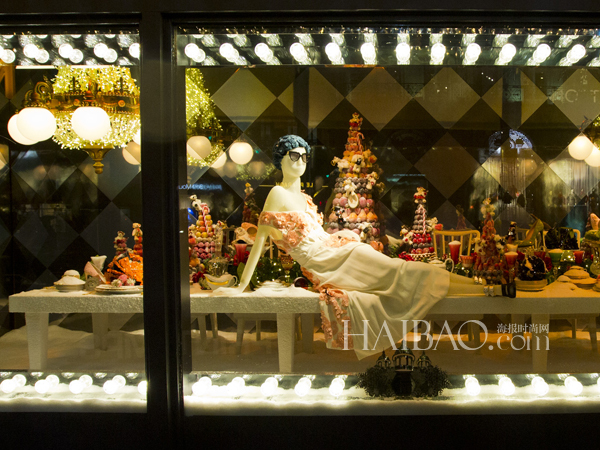 Les vitrines s'habillent en Prada