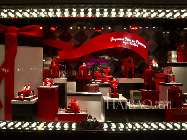 Les vitrines s&apos;habillent en Prada