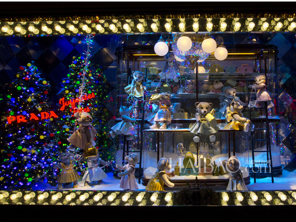 Les vitrines s&apos;habillent en Prada