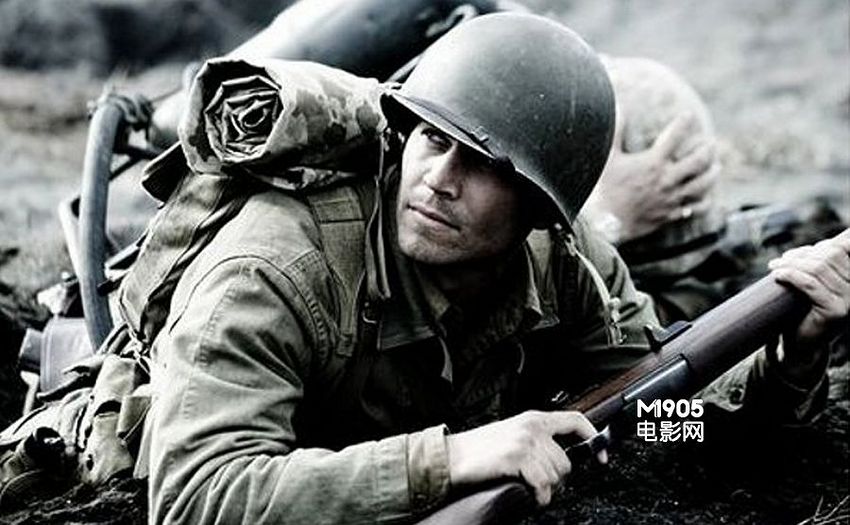 《父辈的旗帜》Flags of Our Fathers 2006年 《父辈的旗帜》是克林特·伊斯特伍德执导的二战题材影片。影片讲述二战期间在太平洋战场上最惨烈的一场战斗硫磺岛战役。保罗·沃克饰演聚起旗帜的美国士兵之一汉克·汉森。