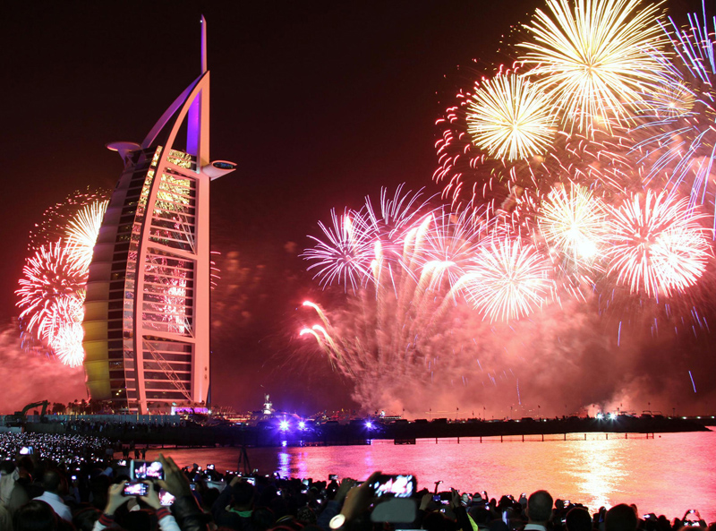 Le 1er janvier 2014, des feux d&apos;artifices à Dubaï, Émirats arabes unis.