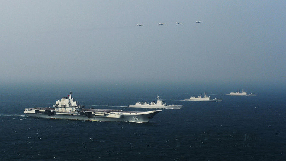 Premières photos officielles du porte-avions Liaoning dans la mer de Chine méridionale
