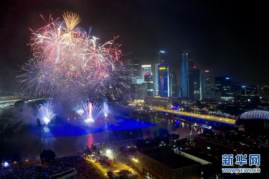 Le 1er janvier 2014, des célébrations au zone financier de Marina Baie au Singapour.
