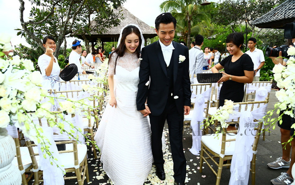 Yang Mi et Hawick Lau se sont dit « oui » Yang Mi et Hawick Lau se sont dit « oui »