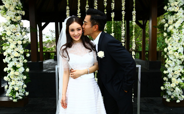 Yang Mi et Hawick Lau se sont dit « oui » Yang Mi et Hawick Lau se sont dit « oui »