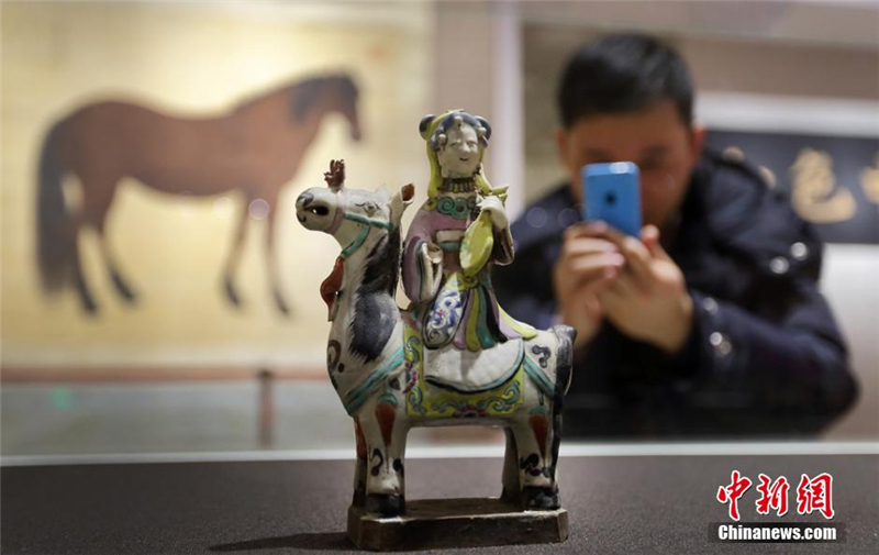 Une exposition sur le thème du cheval à Nanjing