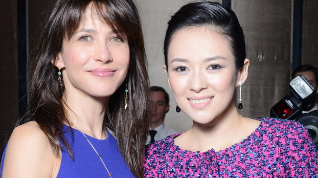 Zhang Ziyi à côté de Sophie Marceau au défilé Giorgio Armani Privé