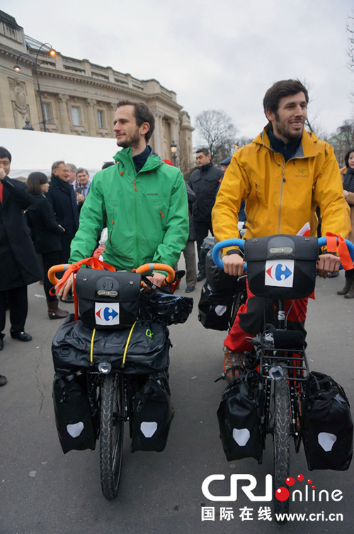 Chine-France/50 ans : deux Français entament un « vélo trip » de Paris à Beijing