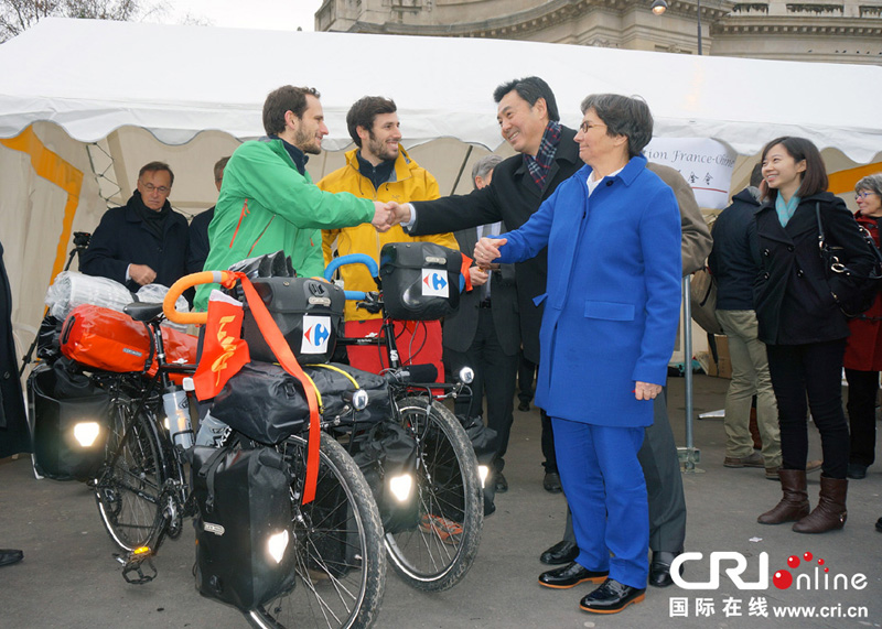 Chine-France/50 ans : deux Français entament un « vélo trip » de Paris à Beijing