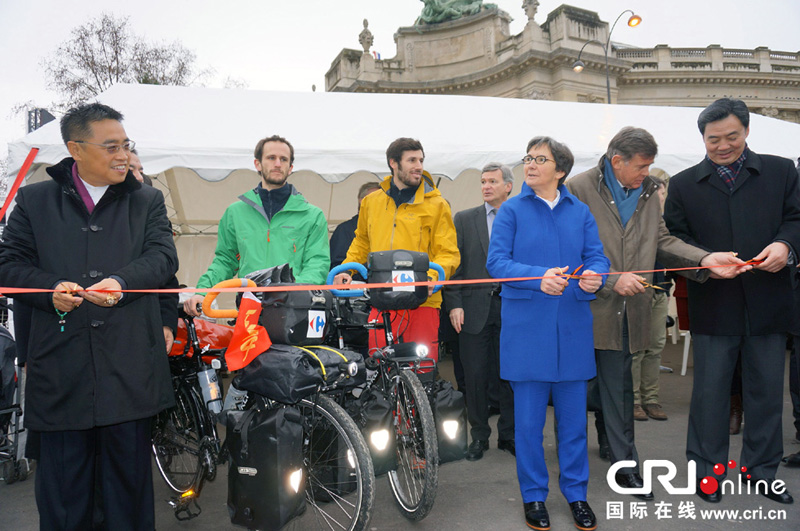 Chine-France/50 ans : deux Français entament un « vélo trip » de Paris à Beijing