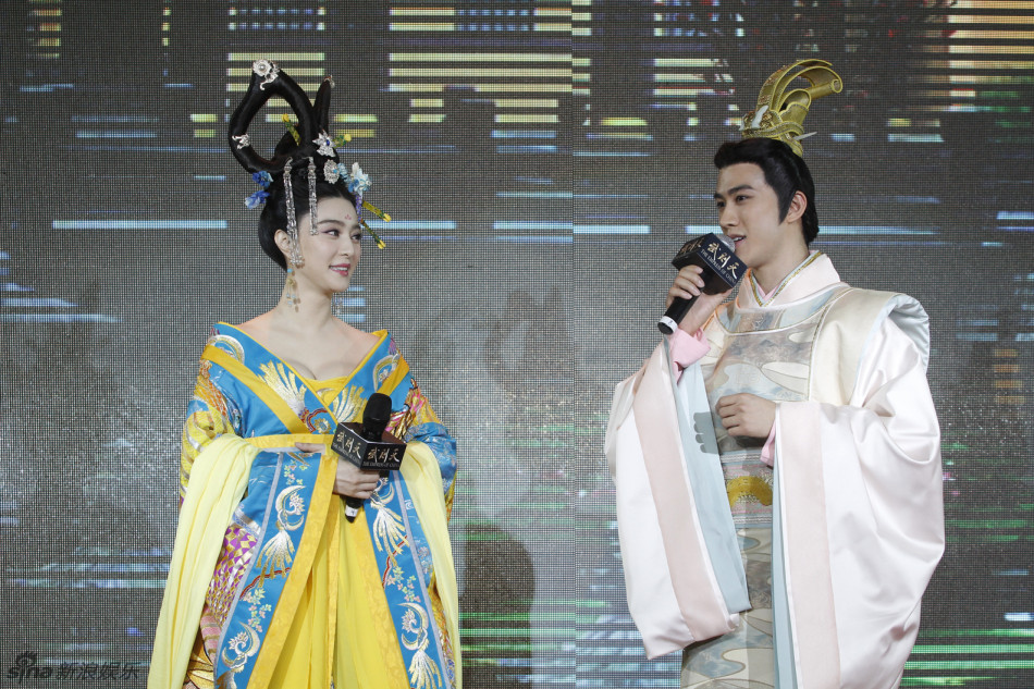 Fan Bingbing en robe antique pour promouvoir la série The Empress of China