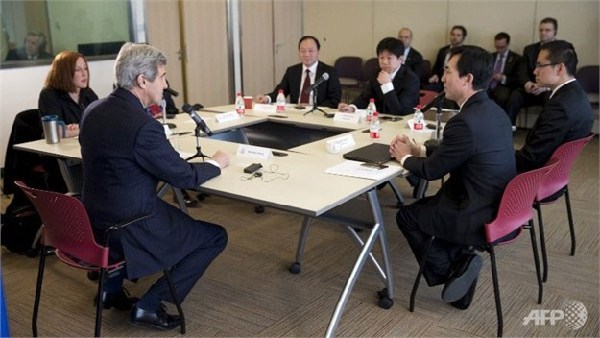 John Kerry discute de la liberté sur Internet avec les blogueurs chinois