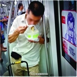 Beijing : manger ou mendier dans le métro bientôt passible de 500 yuans d'amende