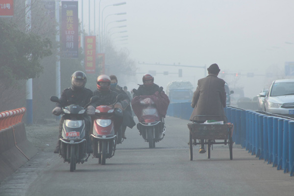 Le brouillard et le smog enveloppent le nord et le centre de la Chine