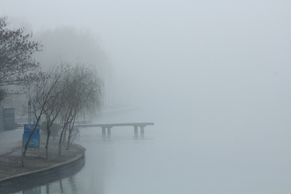 Le brouillard et le smog enveloppent le nord et le centre de la Chine