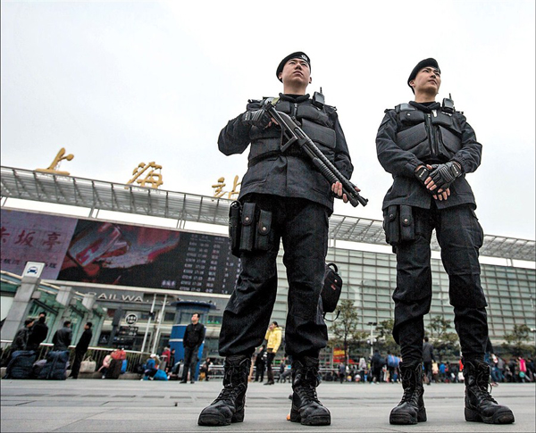 Shanghai intensifie les mesures de sécurité dans les gares et les aéroports